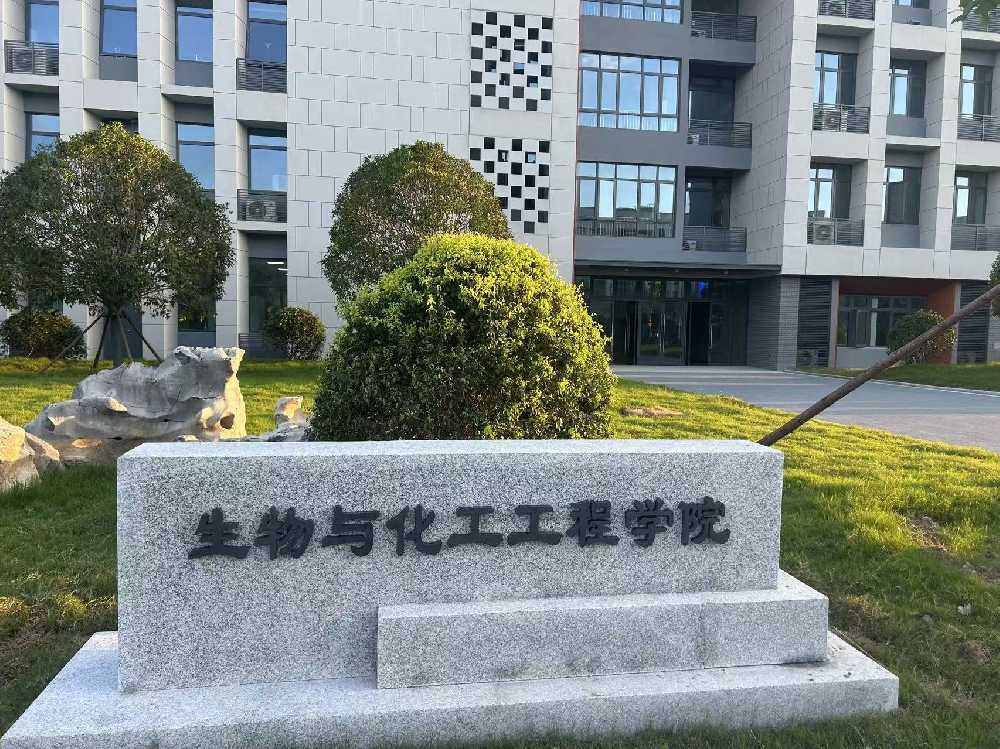和硕县扬州职业大学体育场高杆灯项目